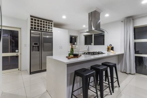 Photo of property in 2/20 Rambler Crescent, Beach Haven, Auckland, 0626