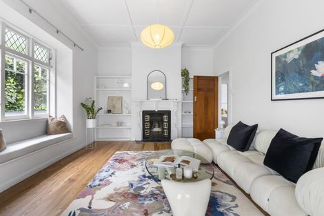 Photo of property in 202 Queen Street, Northcote Point, Auckland, 0627
