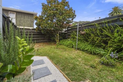 Photo of property in 3/57 Lake Road, Devonport, Auckland, 0624