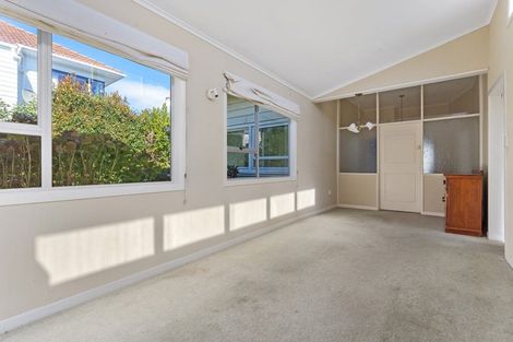 Photo of property in 3 Frieston Road, Milford, Auckland, 0620