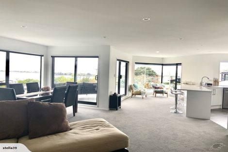 Photo of property in 1/60 Moncks Spur Road, Redcliffs, Christchurch, 8081