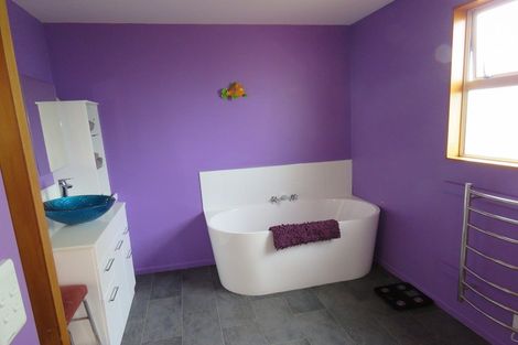 Photo of property in 21 Queen Street, Westport, 7825