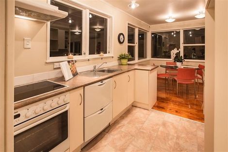 Photo of property in 115 Gossamer Drive, Pakuranga Heights, Auckland, 2010