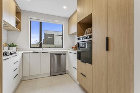 Photo of property in 16 Park Green Avenue, Rosehill, Papakura, 2113