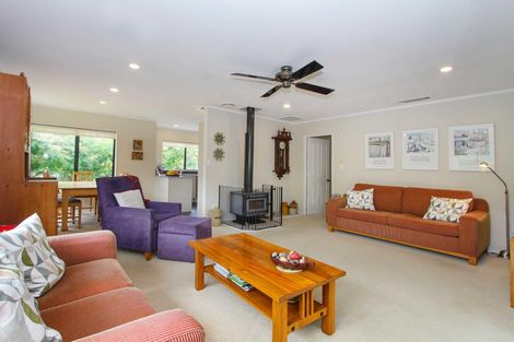 Photo of property in 5 John Webster Place, Glen Eden, Auckland, 0602
