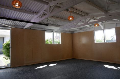 Photo of property in 12 Duncan Avenue, Te Atatu South, Auckland, 0610