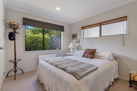 Photo of property in 11 Grovenor Drive, Orewa, 0931