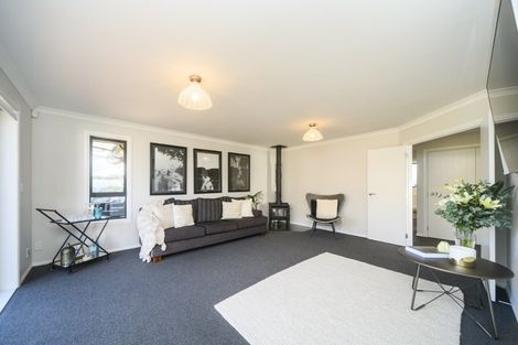 Photo of property in 25 Trump Place, Kelvin Grove, Palmerston North, 4414
