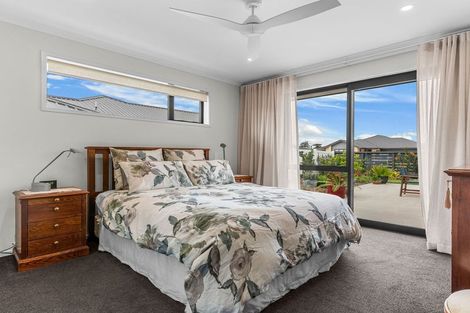 Photo of property in 98 Kaurinui Crescent, One Tree Point, 0118