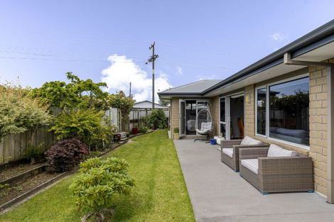 Photo of property in 2 Oakwood Drive, Highlands Park, New Plymouth, 4312