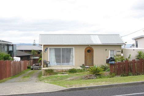 Photo of property in 1298 Whangaparaoa Road, Army Bay, Whangaparaoa, 0930