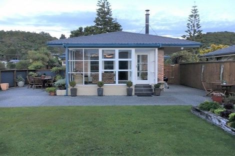 Photo of property in 1 Wilson Crescent, Karoro, Greymouth, 7805