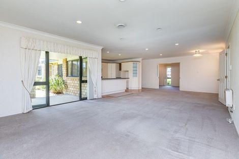 Photo of property in 64 Longford Park Drive, Takanini, 2112