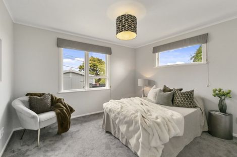 Photo of property in 49 Cotswold Crescent, Newlands, Wellington, 6037