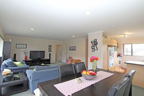 Photo of property in 27 Sandwick Drive, Weymouth, Auckland, 2103