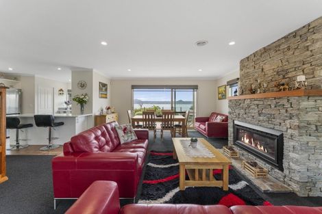Photo of property in 19 Te Urunga Place, Acacia Bay, Taupo, 3330
