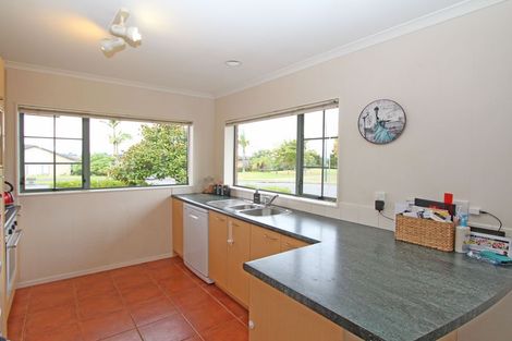 Photo of property in 27 Sandwick Drive, Weymouth, Auckland, 2103