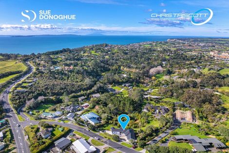 Photo of property in 1/4 Roberts Road, Matakatia, Whangaparaoa, 0930