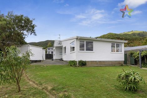 Photo of property in 5 Tyrone Grove, Wainuiomata, Lower Hutt, 5014