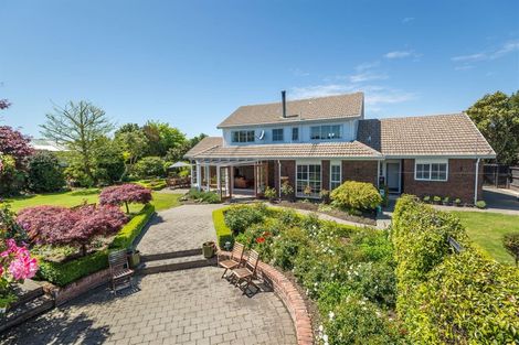 Photo of property in 39 Crofton Road, Harewood, Christchurch, 8051