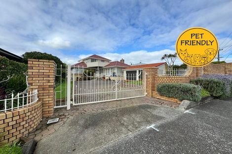 Photo of property in 107 Bleakhouse Road, Mellons Bay, Auckland, 2014