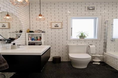 Photo of property in 166 Tasman Street, Mount Cook, Wellington, 6021