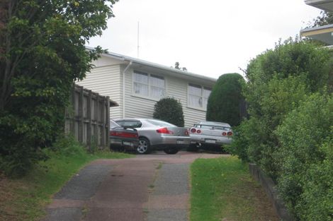 Photo of property in 2/15 Sunhaven Avenue, Glenfield, Auckland, 0629