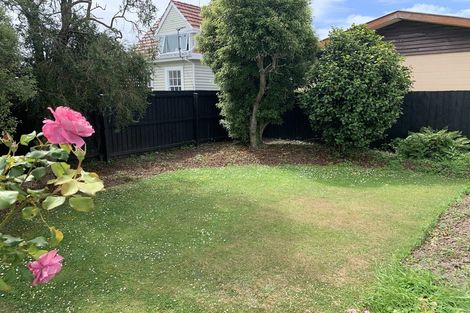 Photo of property in 129 Memorial Avenue, Burnside, Christchurch, 8053