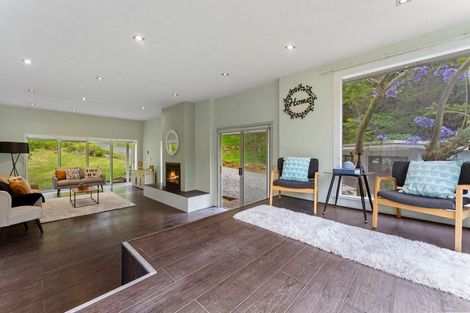 Photo of property in 10 Hobbs Road, Matakatia, Whangaparaoa, 0930