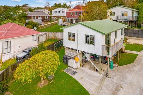 Photo of property in 1 Maywood Crescent, Glen Eden, Auckland, 0602