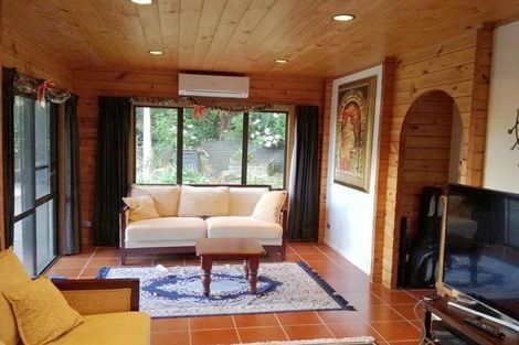 Photo of property in 554 Scenic Drive, Waiatarua, Auckland, 0612