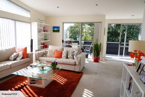 Photo of property in 2/167a Carlisle Road, Northcross, Auckland, 0632
