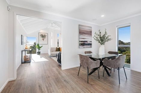 Photo of property in 1/4 Roberts Road, Matakatia, Whangaparaoa, 0930
