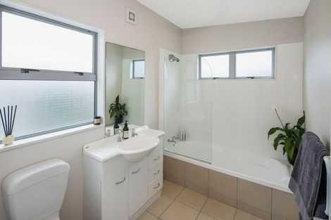 Photo of property in 46 Erlestoke Crescent, Churton Park, Wellington, 6037