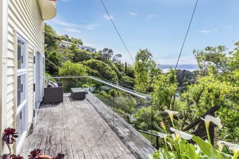 Photo of property in 27 Garden Road, Northland, Wellington, 6012