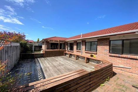 Photo of property in 12 Bosnyak Drive, Te Atatu South, Auckland, 0610