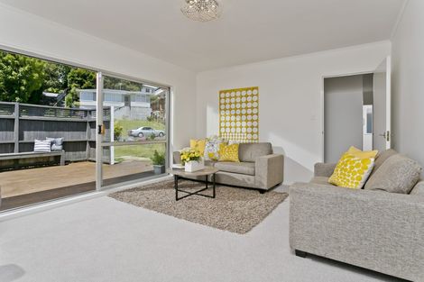 Photo of property in 18 Hatherlow Street, Glenfield, Auckland, 0629