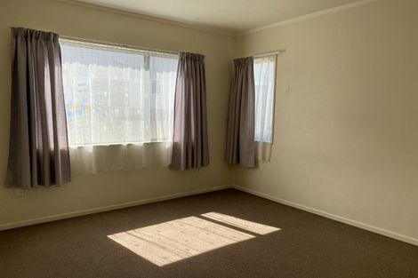 Photo of property in 2/30 Cockayne Crescent, Sunnynook, Auckland, 0620