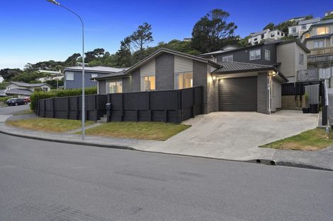 Photo of property in 5 Cresswell Place, Johnsonville, Wellington, 6037