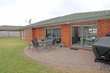 Photo of property in 27 Sandwick Drive, Weymouth, Auckland, 2103