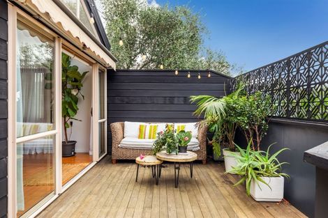 Photo of property in 7a Church Street, Northcote Point, Auckland, 0627