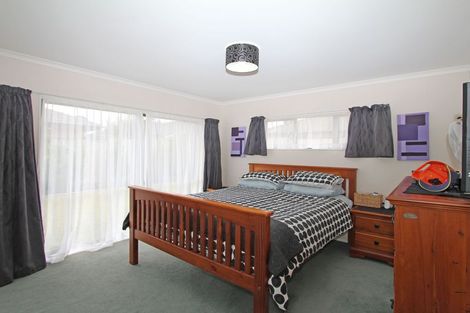Photo of property in 27 Sandwick Drive, Weymouth, Auckland, 2103