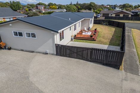 Photo of property in 21 Reeves Street, Waikanae Beach, Waikanae, 5036