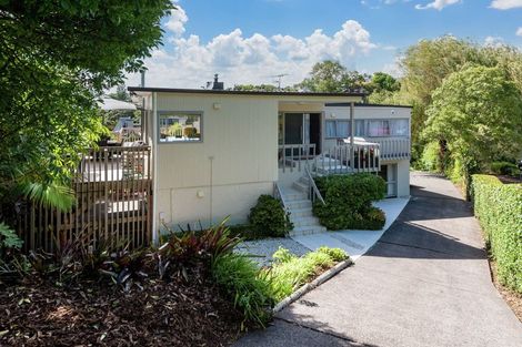 Photo of property in 44 Colmar Road, Mellons Bay, Auckland, 2014