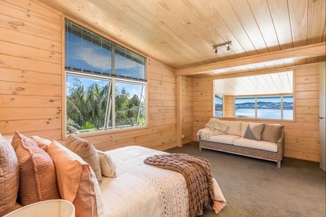 Photo of property in 42 Pohutukawa Avenue, Red Beach, 0932