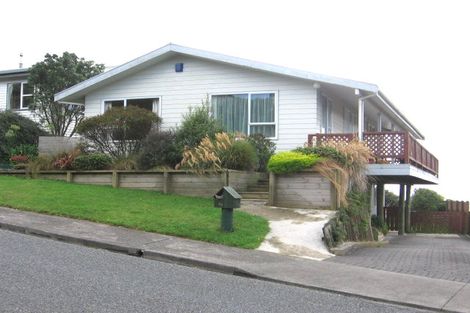 Photo of property in 69 Chapman Street, Newlands, Wellington, 6037