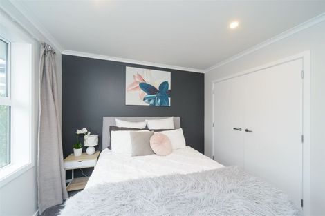 Photo of property in 132 Johnstone Drive, Fitzherbert, Palmerston North, 4410