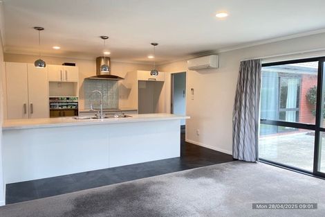 Photo of property in 58 Sunstone Crescent, Brown Owl, Upper Hutt, 5018