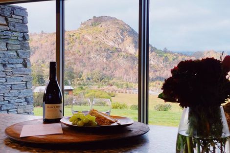 Photo of property in 17 Lookout Drive, Mount Creighton, Queenstown, 9371