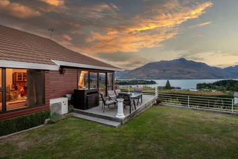 Photo of property in 19 Salmond Place, Queenstown, 9300